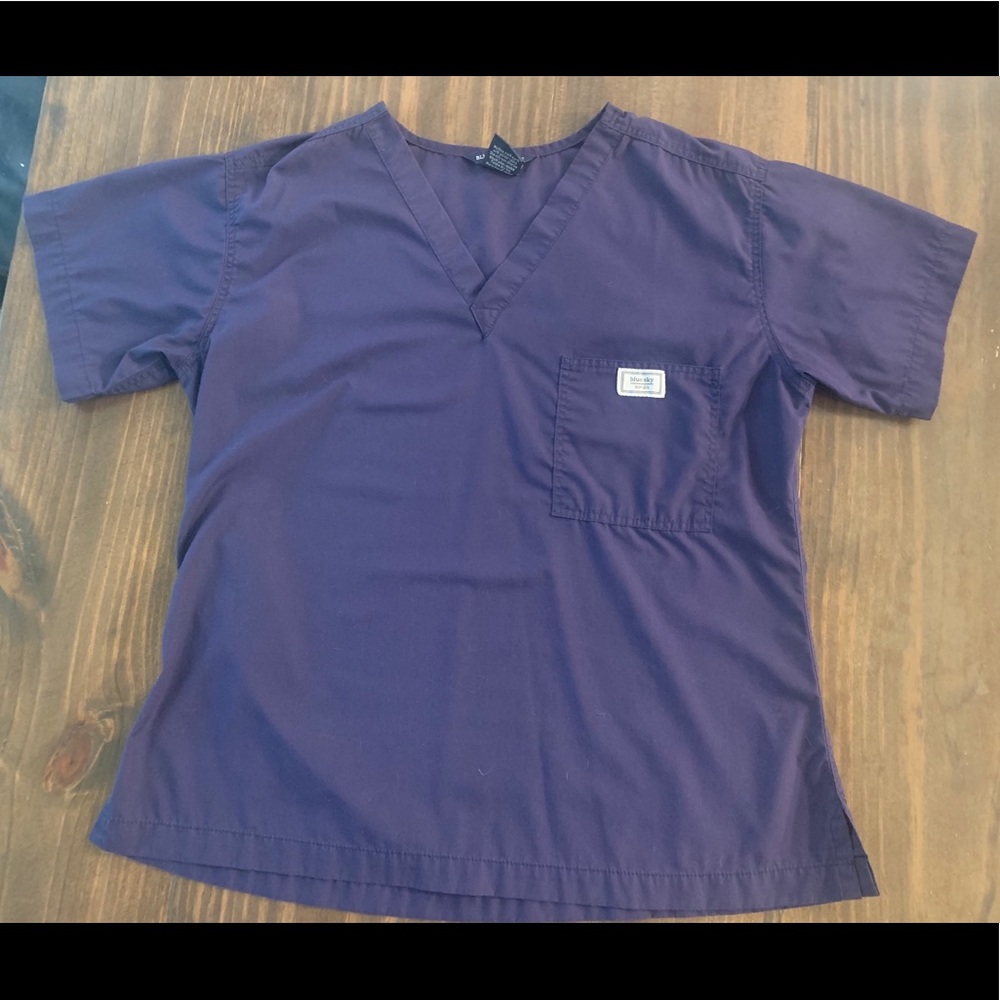 Blue sky NAVY scrub top